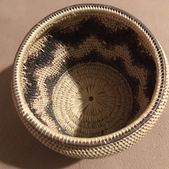 Vintage Handwoven Basket. 7.5” x 7” NEW condition. - Picture 2 of 6